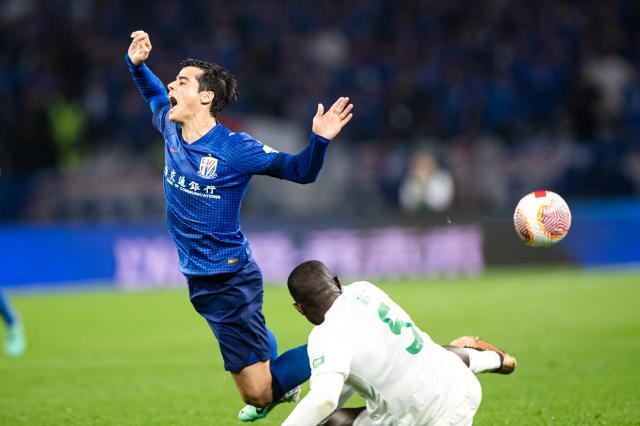 乐鱼体育官方网站-首战双外援中卫申花无可奈何 斯卢茨基力挺特谢拉