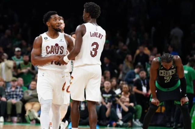 乐鱼官网-勒韦尔米切尔合砍82分！绿军防守已成提款机